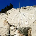 House On The Cliff 자톤