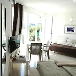 House On The Cliff 아파트 *