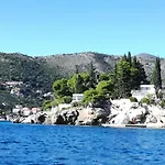 公寓 House On The Cliff *