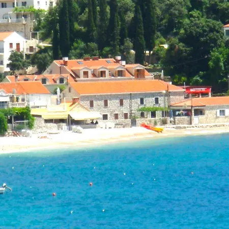 House On The Cliff *