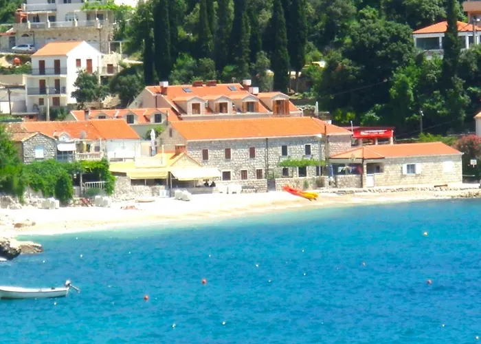 House On The Cliff *